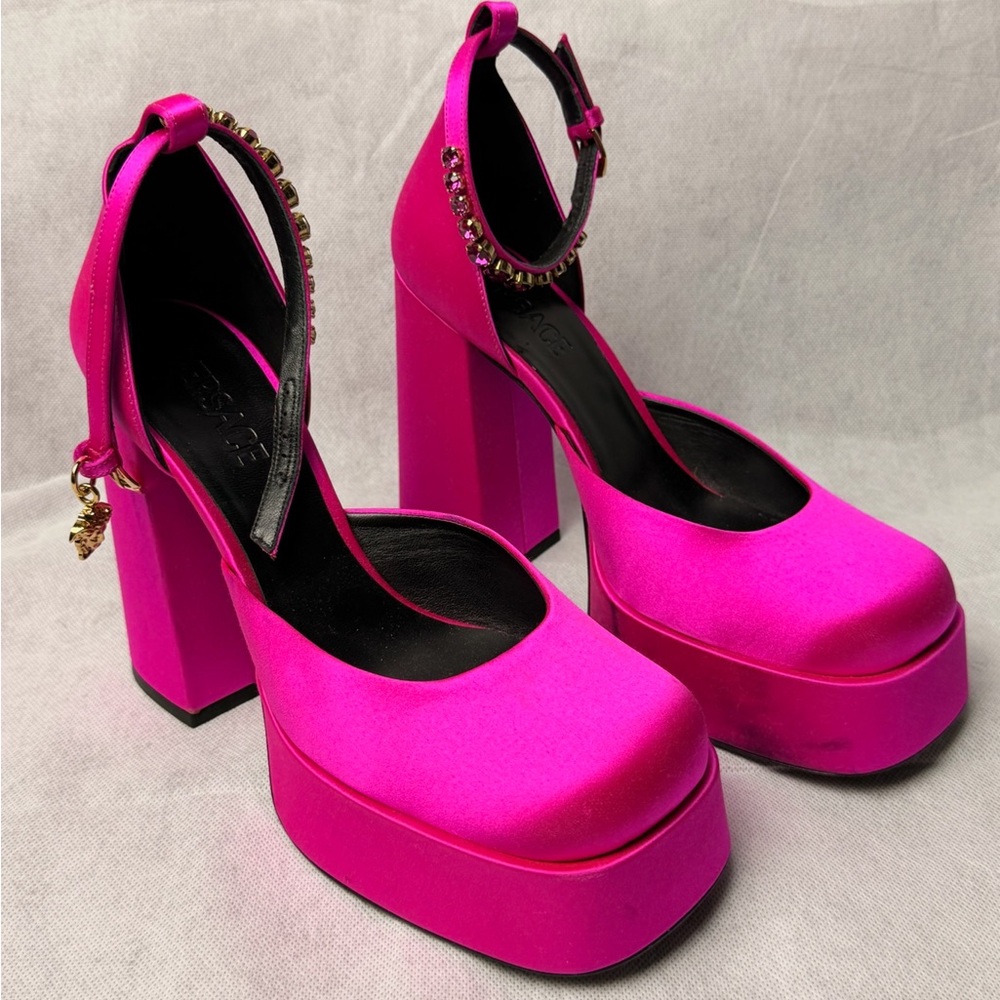 Versace Medusa Aevitas Platform Pumps Fuchsia Pink Satin Crystal Strap SZ 40